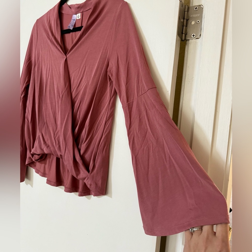 Alya Francesca's Mauve Pink Faux Wrap Top Bell Sleeve Size XS - Picture 7 of 9